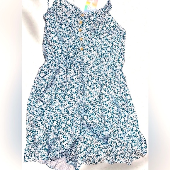 •Donated to Fire Evacuees• Floral Romper NWT Size Medium - Picture 2 of 7
